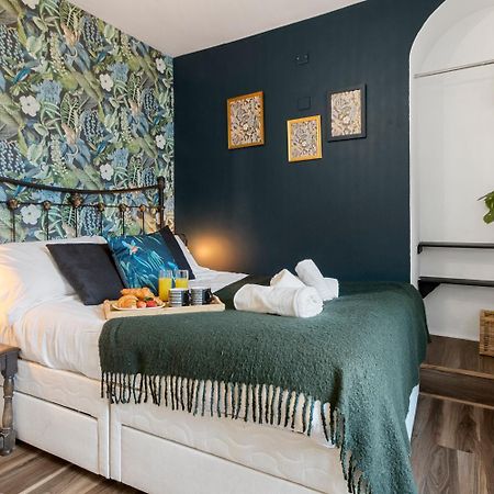 Stylish 2 Bed Apartment Near Beach, Parking, Wifi, Netflix ทินมัท ภายนอก รูปภาพ