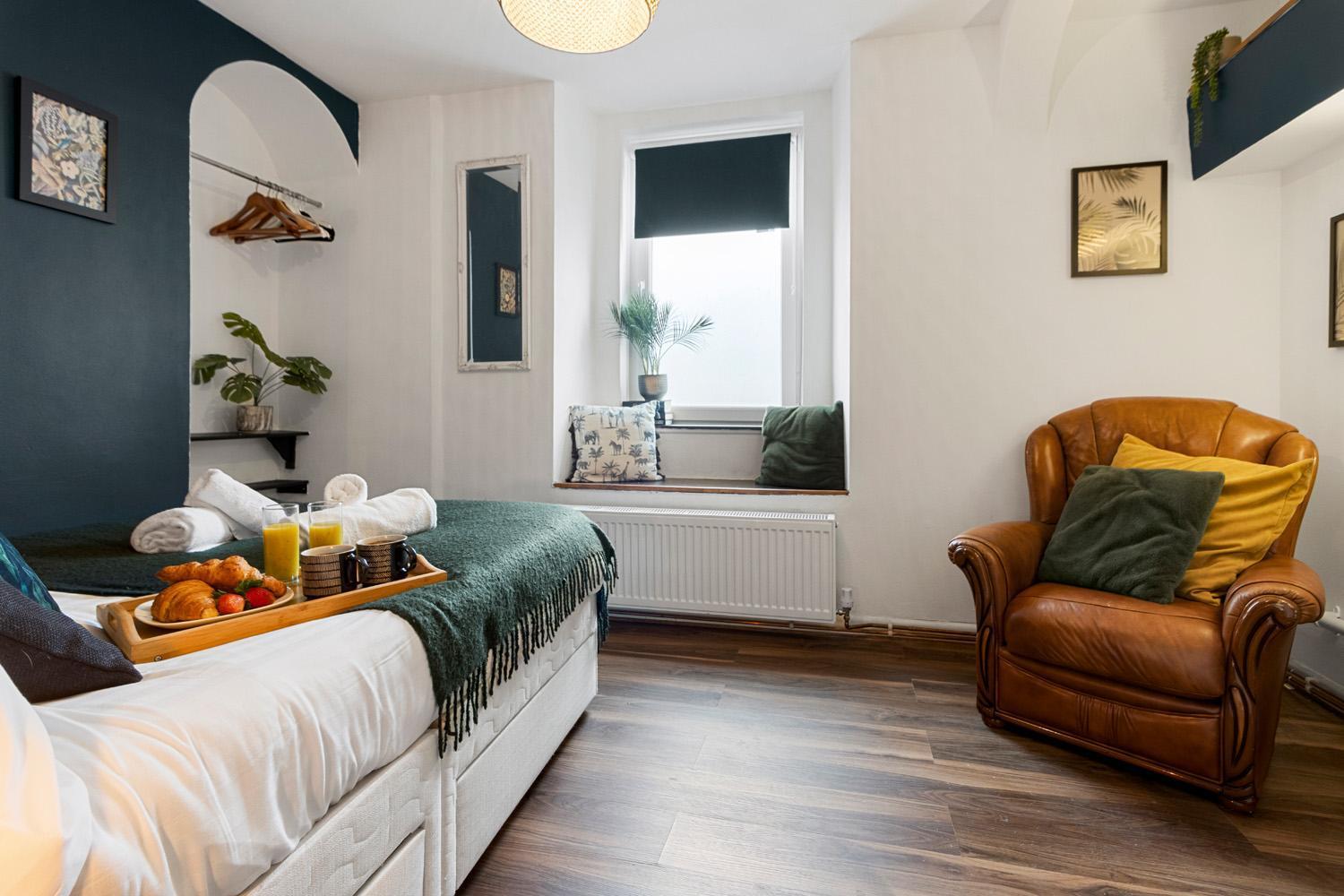 Stylish 2 Bed Apartment Near Beach, Parking, Wifi, Netflix ทินมัท ภายนอก รูปภาพ
