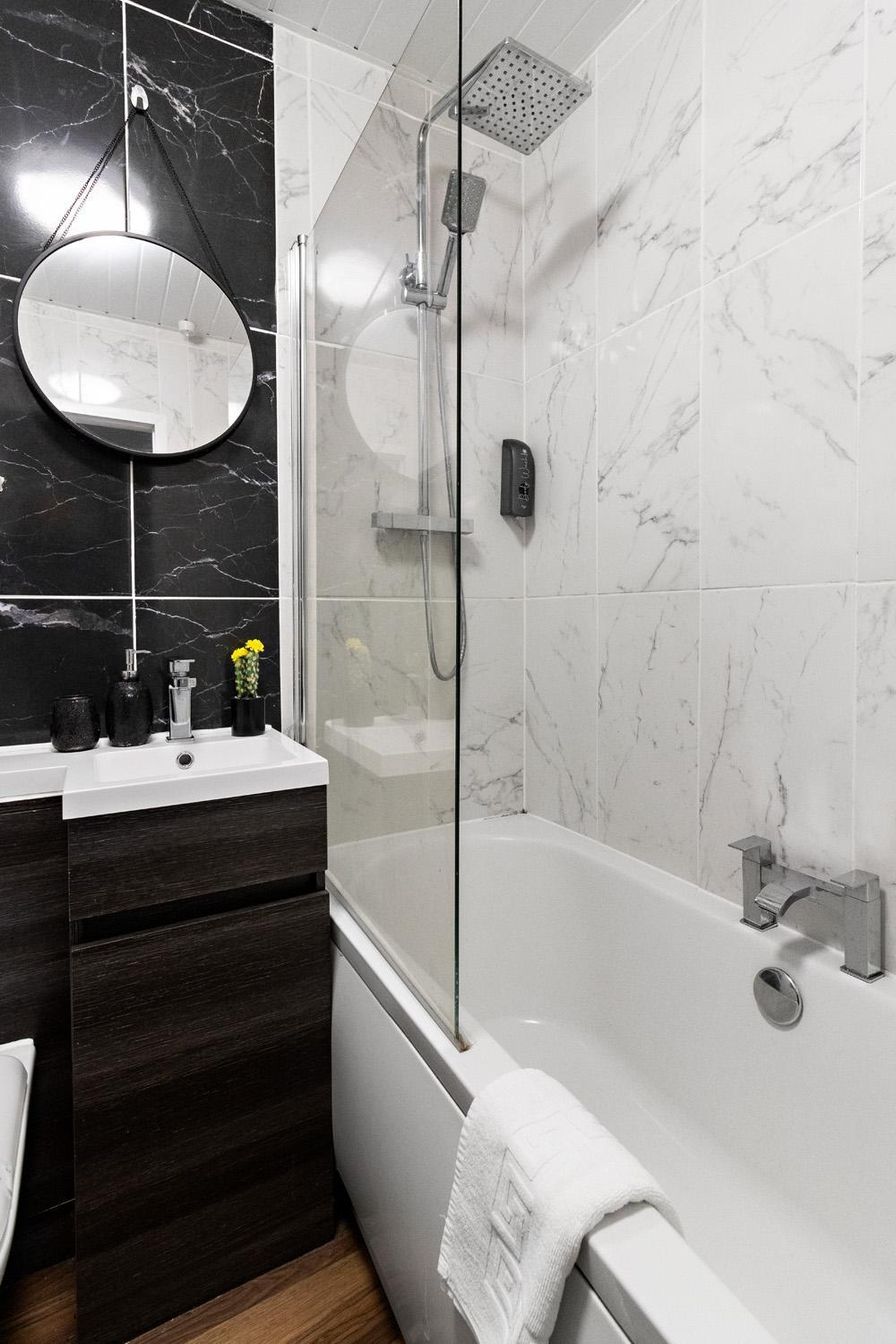 Stylish 2 Bed Apartment Near Beach, Parking, Wifi, Netflix ทินมัท ภายนอก รูปภาพ