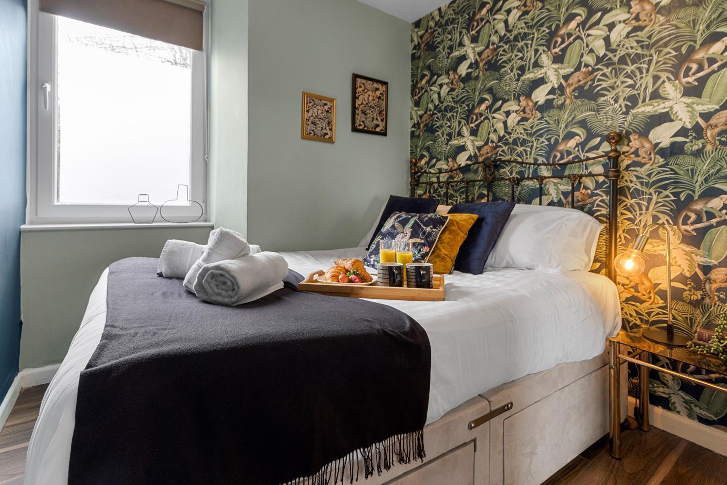 Stylish 2 Bed Apartment Near Beach, Parking, Wifi, Netflix ทินมัท ภายนอก รูปภาพ