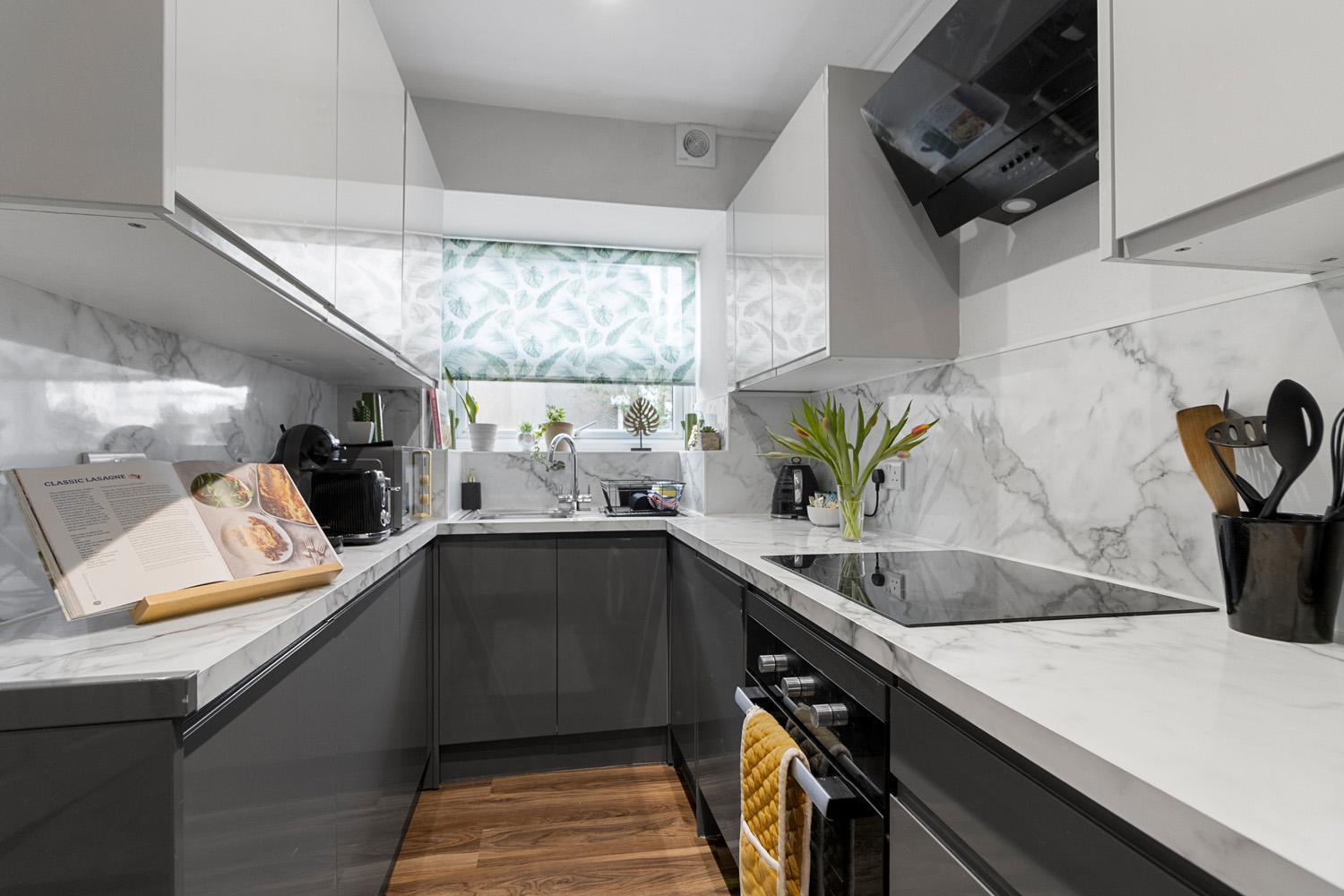 Stylish 2 Bed Apartment Near Beach, Parking, Wifi, Netflix ทินมัท ภายนอก รูปภาพ