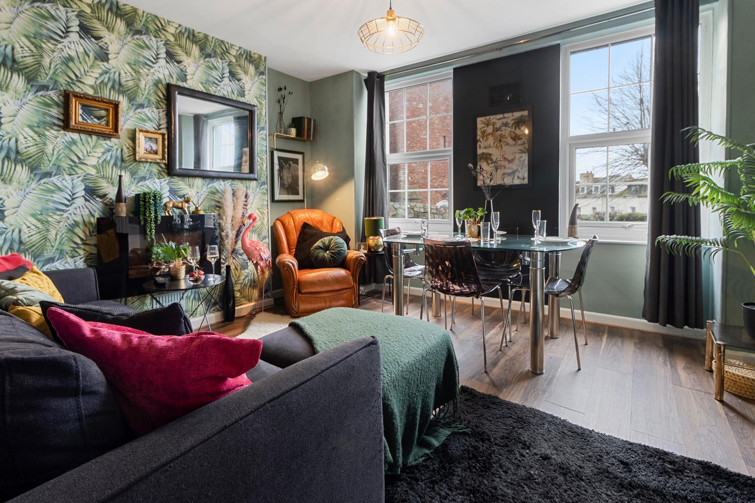 Stylish 2 Bed Apartment Near Beach, Parking, Wifi, Netflix ทินมัท ภายนอก รูปภาพ